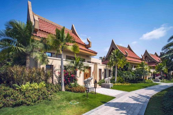 ?；ǖ何骞氯鹗频?/></P>
<P><BR><BR><STRONG>?；ǖ何骞氯鹗频昶放粕杓乒适录敖樯?/STRONG><BR>?；ǖ何骞氯鹗频暧涤兴教辣鹗?，分为泰国、日本、意大利、土耳其、芬兰等五种建筑和装修风格，均为独栋别墅，可开车直达。酒店与?；ǖ汉Ｑ罄衷?、水上王国同属一个区域，步程在2~4分钟；酒店到双子沙滩步程6分钟，沿途为海花岛内海海景，日出观景极佳；酒店到商业街、电影城步程均在10分钟以内。<BR><STRONG><BR>?；ǖ何骞氯鹗频?logo设计理念、价值</STRONG><BR>?；ǖ何骞氯鹗频?VI设计的对外展示形象是非常简约大气、识别性强，能很好地实现了?；ǖ何骞氯鹗频晔夷谕獗晔断低车墓婊裕芄桓；ǖ何骞氯鹗频昶笠荡次幕男煤；ǖ何骞氯鹗频昶放莆幕玫揭桓鲇男饔?，欢迎入住<SPAN>海花岛五国温泉别墅酒店，</SPAN>因此，深圳<A href=